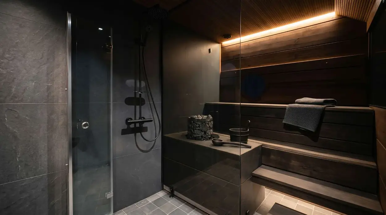 Your private sauna and shower